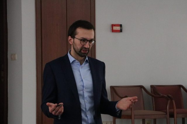 Лещенко: Порошенко не задекларировал расходы на тайный отдых на Мальдивах