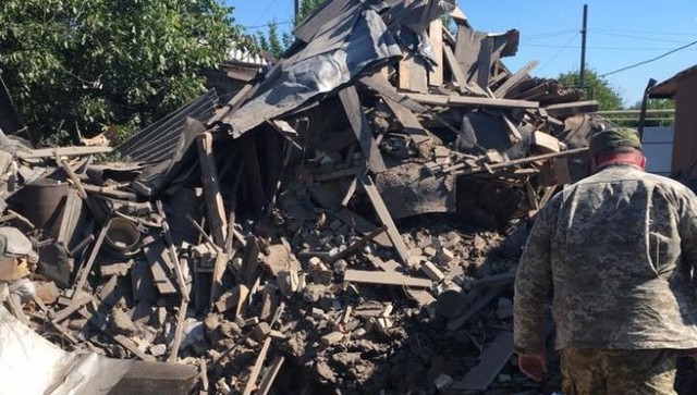 Последствия обстрела Красногоровки: перебиты водопровод и канализационная сеть, уничтожены машины скорой помощи