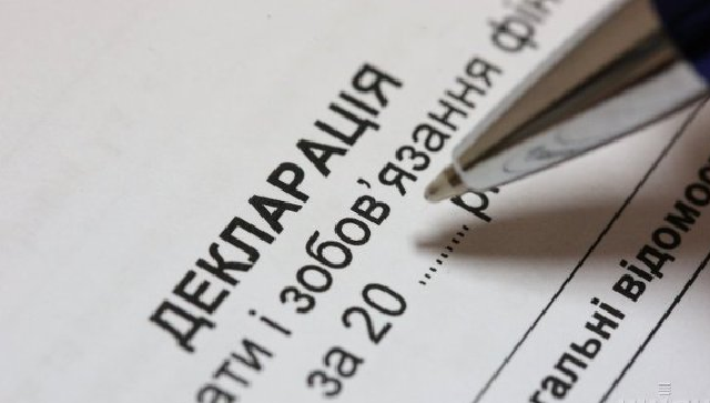 Жена вышгородского налоговика подарила ему два миллиона на квартиру