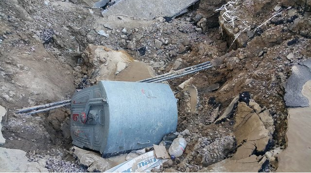 Опубликованы фото с места масштабного взрыва трубы в Голосеевском районе Киева