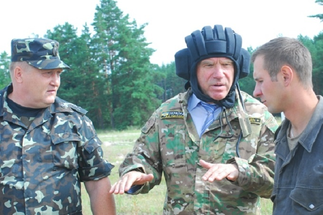 Полторак підписав наказ про призов офіцерів запасу на військову службу