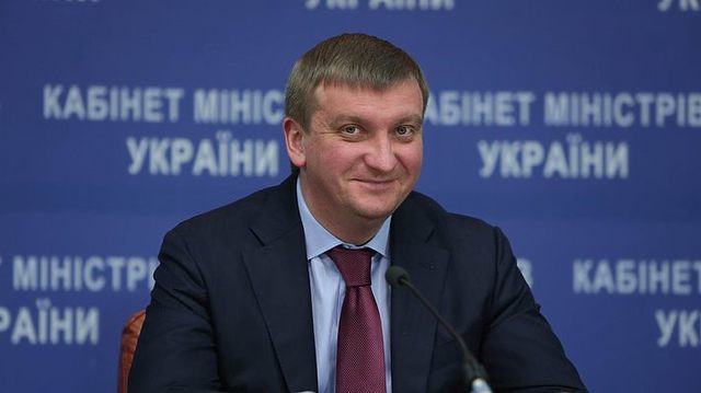 Министр Петренко подает в суд на Саакашвили