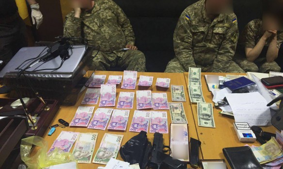В Харьковской обл. на взятке разоблачили и задержали сотрудника районного военкомата