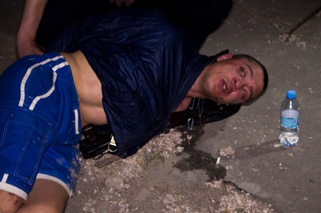 В Днепре полиция задержала мужчину с автоматом Калашникова на улице