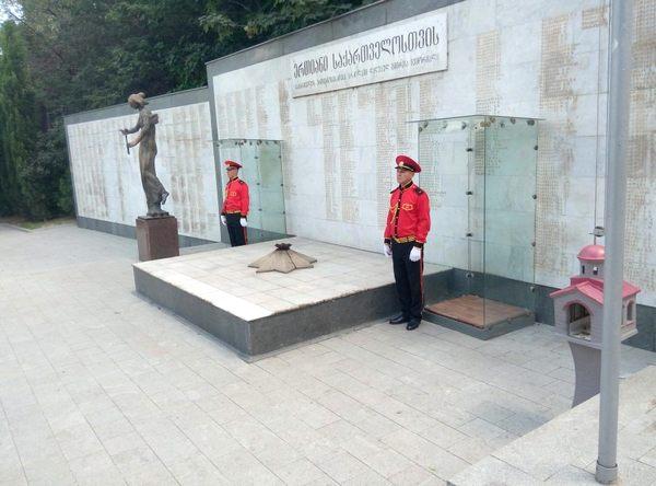 «Мадлоба, генацвале, українські брати, які загинули за Грузію й лишилися в її землі»