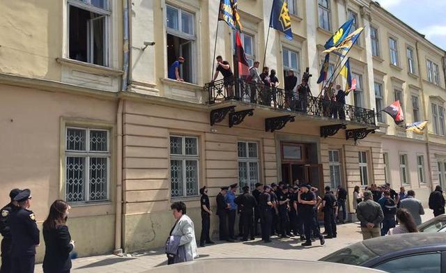 "Национальный корпус" Билецкого будет штурмовать областные советы по всей Украине