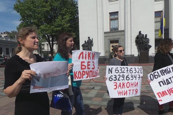 Почему украинцы умирают рано? Кто тормозит реформу медицины?