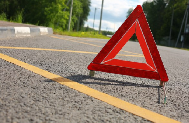 В Херсоне иномарка влетела в остановку с людьми, погибла женщина