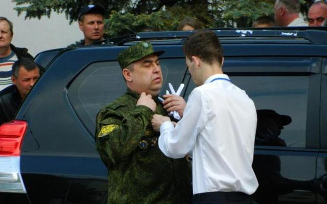 Левый петух: в сети хохочут над новым имиджем Плотницкого