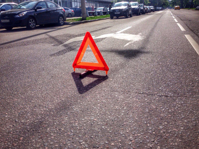 Моторошна аварія в Херсоні: авто влетіло в зупинку й відірвало жінці ноги