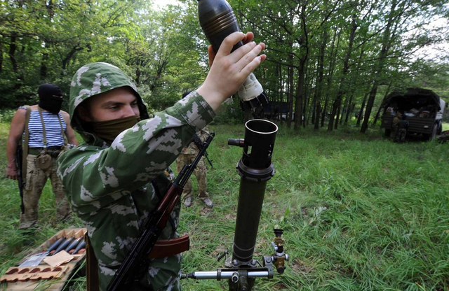 Боевики обстреляли Красногоровку, ранена женщина