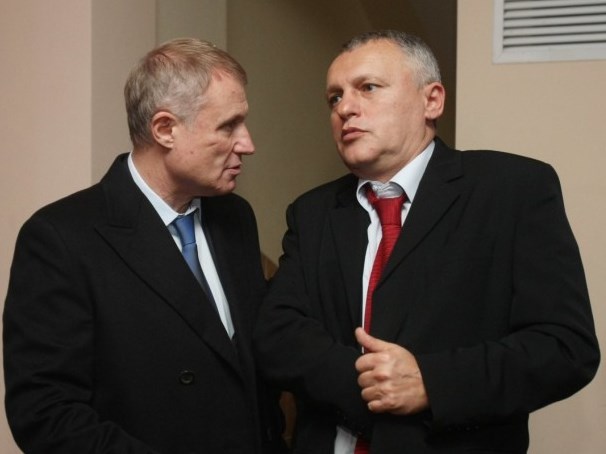 Приватбанк подал иск к большой семье Суркисов