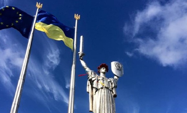 Демонтаж герба СССР на монументе "Родина-мать" откладывается только из-за технических проблем, - Вятрович