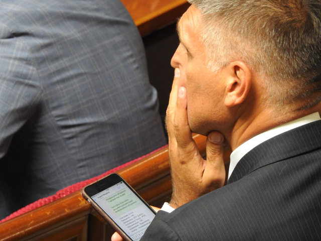 Представитель Януковича засветил в Раде план "ширки" для Порошенко