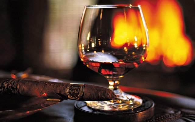 Кабмин одобрил электронный контроль за оборотом алкоголя и табака