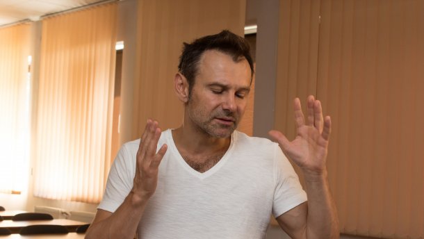 Вакарчук во время концерта потерял голос: видео