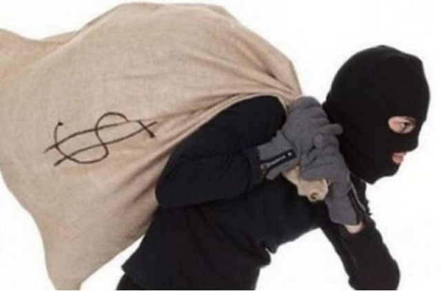 Под носом у СБУ обчистили магазин на 3 млн