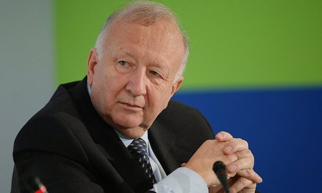 Доездился в Крым: СБУ запретила въезд в Украину немецкому политику