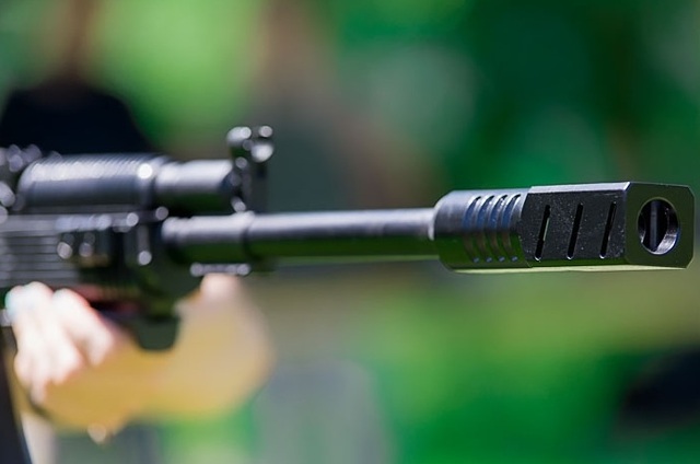 Украинец разработал дульный компенсатор к автомату, который гасит пламя и звук