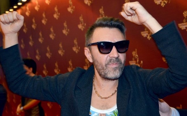 Трещит, но еще держится: Шнуров предрек распад российской "империи"