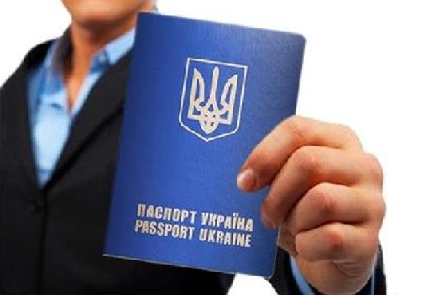 Жителям оккупированного Донбасса предлагают за взятку оформить украинские биометрические паспорта, - Казанский