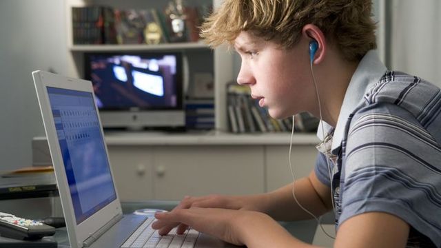 Заменители "ВКонтакте" предложили украинцам платить за лайки и посты