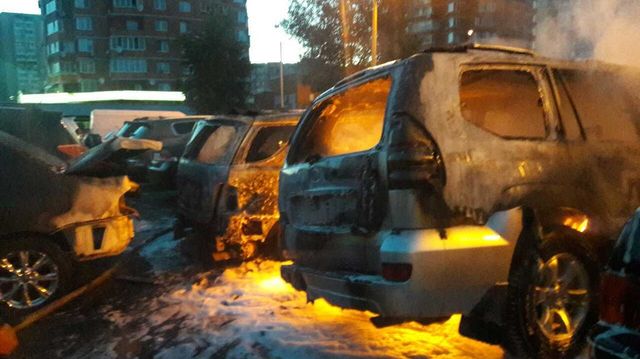 "Ночные мстители" жгут авто по всему Киеву