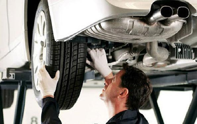 "Водителю будет легче заплатить взятку и ехать дальше". Техосмотр в Украине возвращается