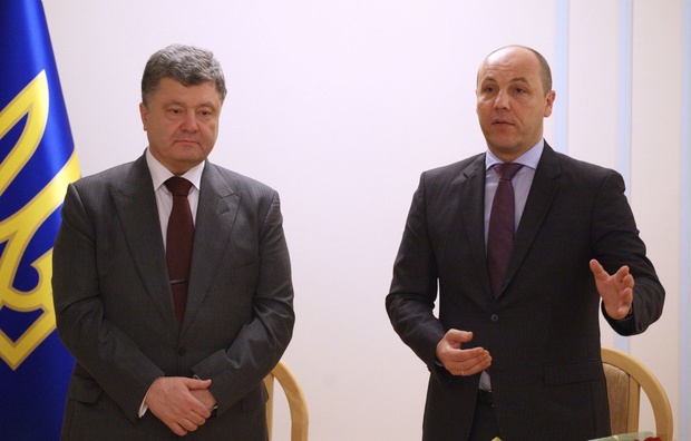 Половина украинцев хотят досрочных выборов президента и Рады