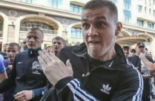 В Одессе полицейский сорвал с себя шеврон и присоединился к титушкам