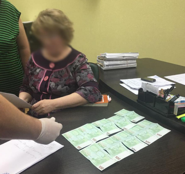 Судью Броварского суда задержали при получении взятки в 1 тыс. евро