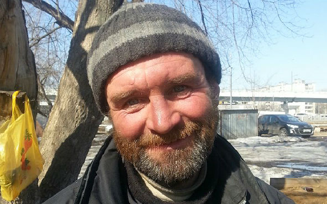 У Рівному жебрака змусили зняти форму ЗСУ