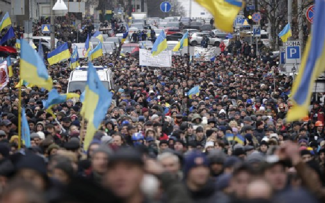 Власть научилась гасить протестные настроения в обществе - политтехнолог