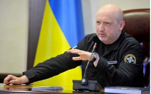 Чому Турчинов запізнився на три роки з заявою про новий формат війни