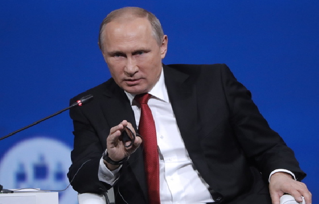 «Царь» Путин опоздал на свою «прямую линию»