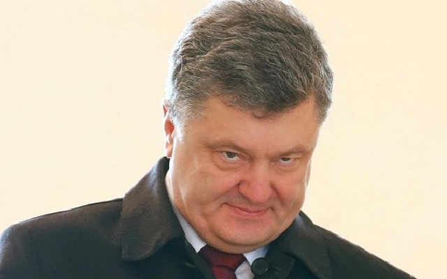 Порошенко прокомментировал вероятность военного положения