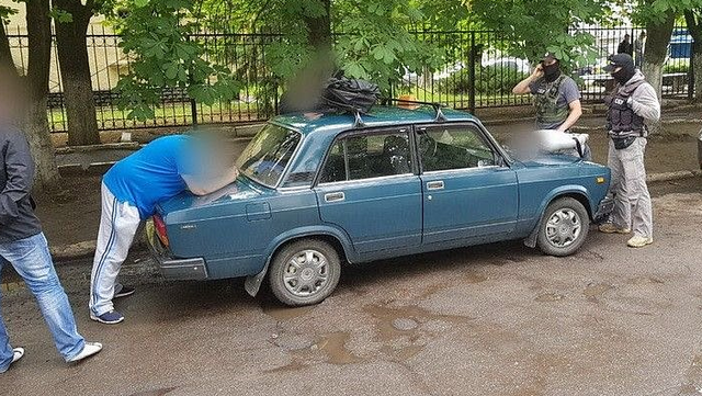 Сотрудник харьковской полиции пытал заложника и требовал с него 2 тыс долл