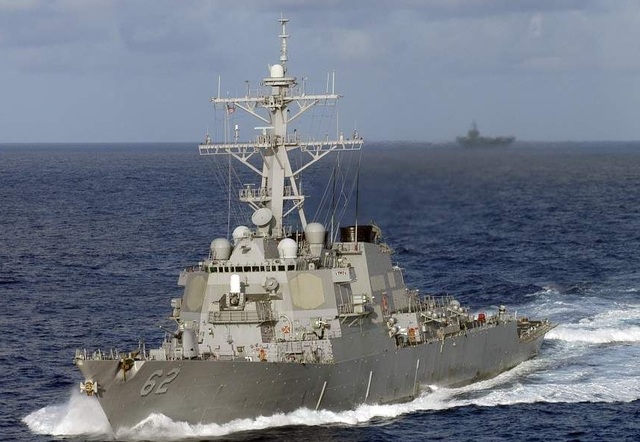 Столкновения судна и эсминца "Фицжеральд": семь членов экипажа пропали, один ранен