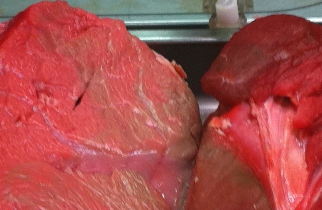 Гниле м’ясо? Фото із супермаркету Львова розбурхало мережу