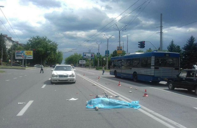 У Полтаві водій Mercedes Benz збив насмерть пенсіонерку на пішохідному переході