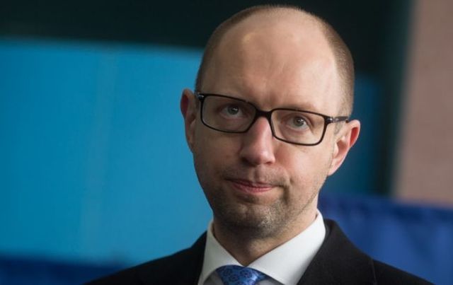 Порошенко наградил Яценюка орденом за «безвиз»