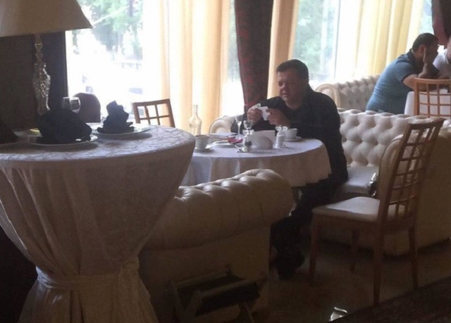 Семенченко поймали "на редуте": фото развеселило сеть