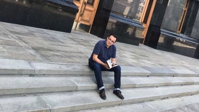 "Кладет жизнь на алтарь львовского мусоровоза". Соцсети - о голодовке нардепа Березюка