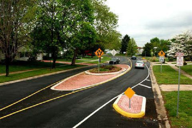 "Укравтодор" заставит водителей снижать скорость на въездах в населенные пункты