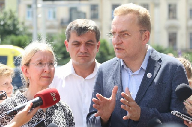 Сміттєва криза: Садовий писатиме у міжнародні організації про евакуацією дітей зі Львова