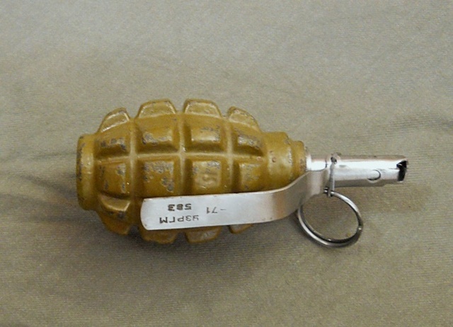 Ночью в Киеве бросили гранату под двери магазина Vodafone