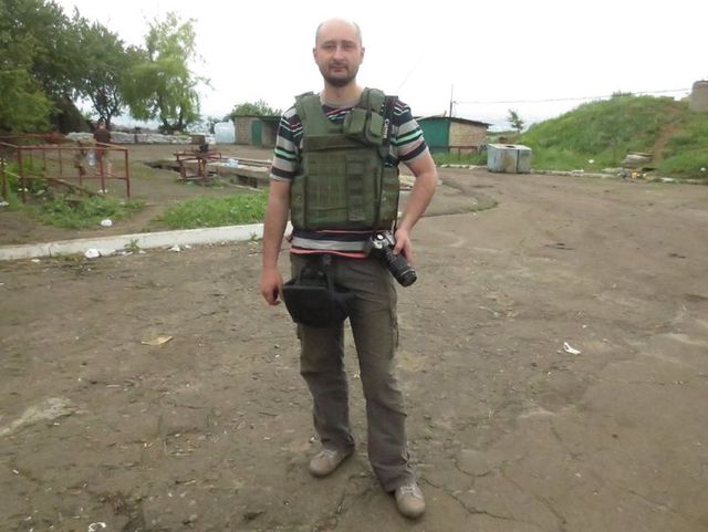 "Плевать, что он там сыграл": Бабченко ответил защитникам "крымнашиста" Баталова