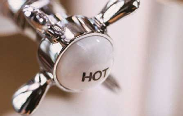 В Киеве скоро включат горячую воду
