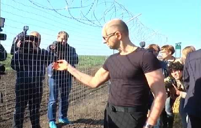 На "стену Яценюка" выделили еще миллионы гривен