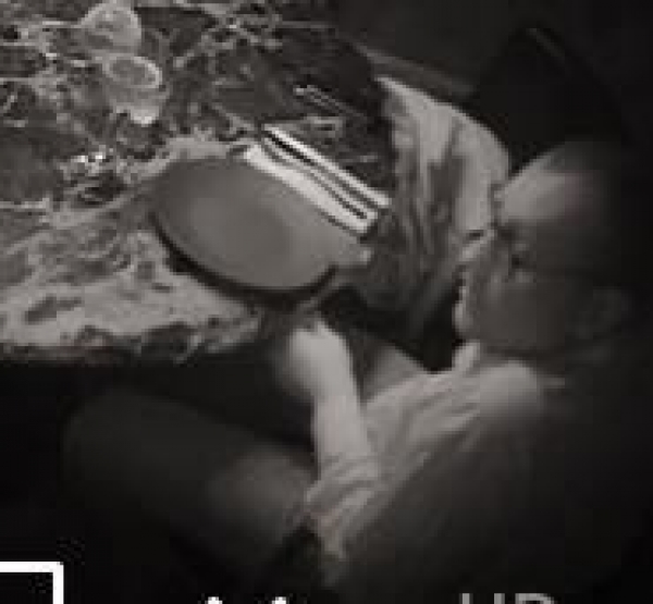 Этого заику на фото зовут Антон Филипковский, - журналист